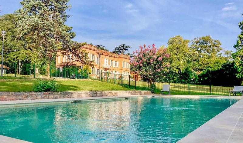 Best Western Premier Le Domaine de Montjoie - Havuz