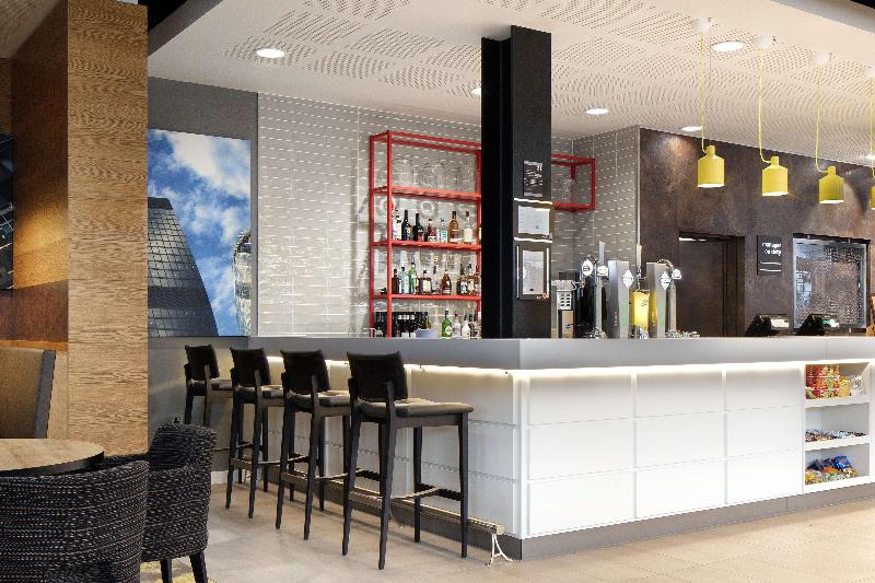 Hampton by Hilton London Docklands - Bar
