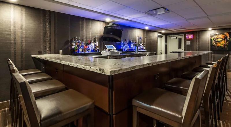 Best Western Premier NYC Gateway Hotel - Bar