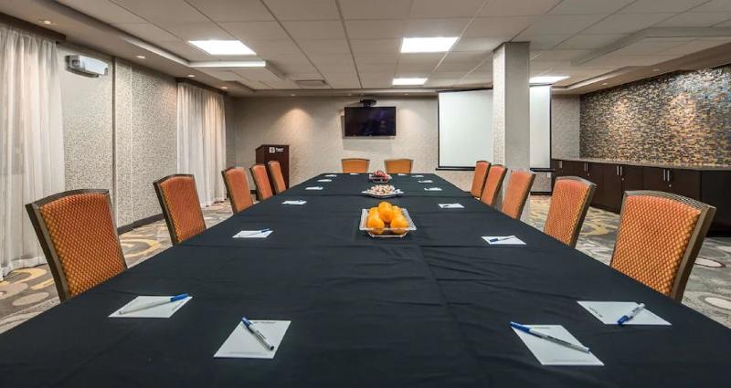 Best Western Premier NYC Gateway Hotel - Toplantı