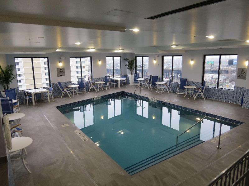 Best Western Premier NYC Gateway Hotel - Havuz