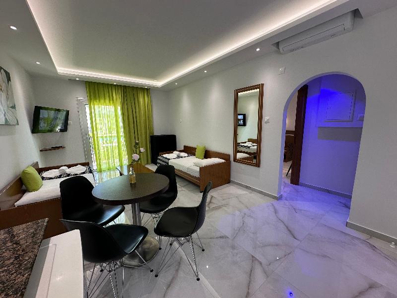 Loutsiana Hotel & Apartments - Oda