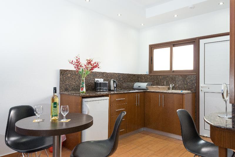 Loutsiana Hotel & Apartments - Oda