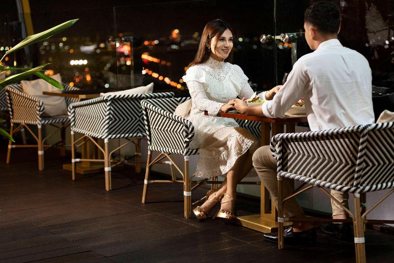 Wyndham Panbil Batam - Bar