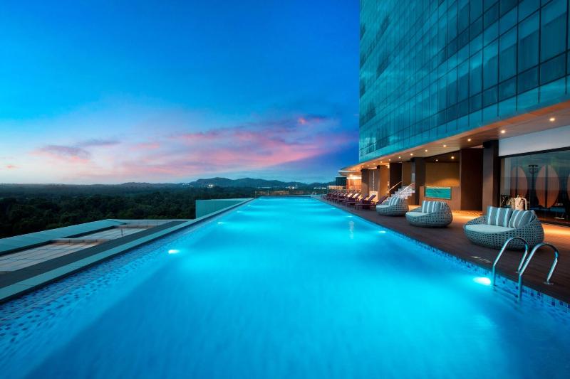 Wyndham Panbil Batam - Havuz