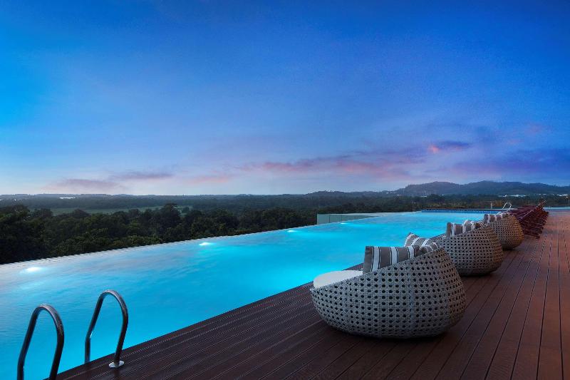 Wyndham Panbil Batam - Havuz