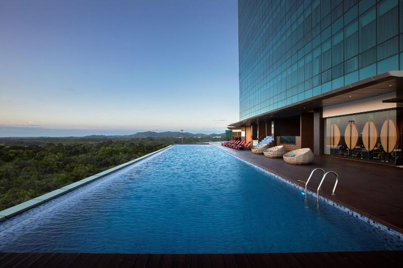Wyndham Panbil Batam - Havuz
