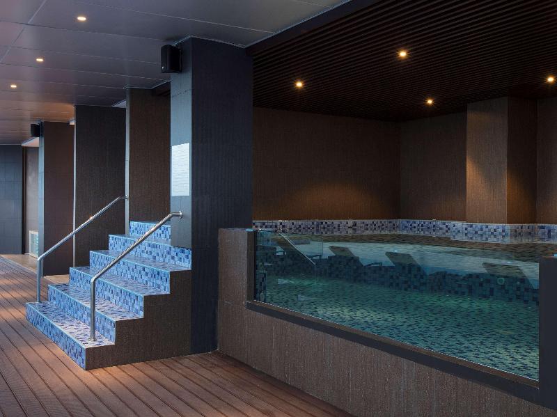 Wyndham Panbil Batam - Havuz