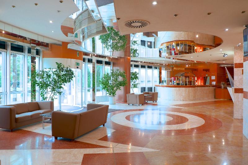 Cosmopolitan Bobycentrum - Lobi