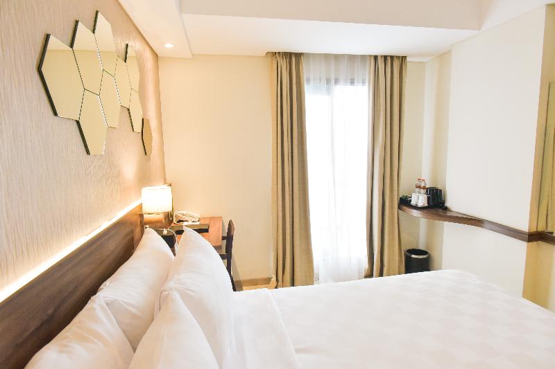 Golden Tulip Essential Tangerang - Oda