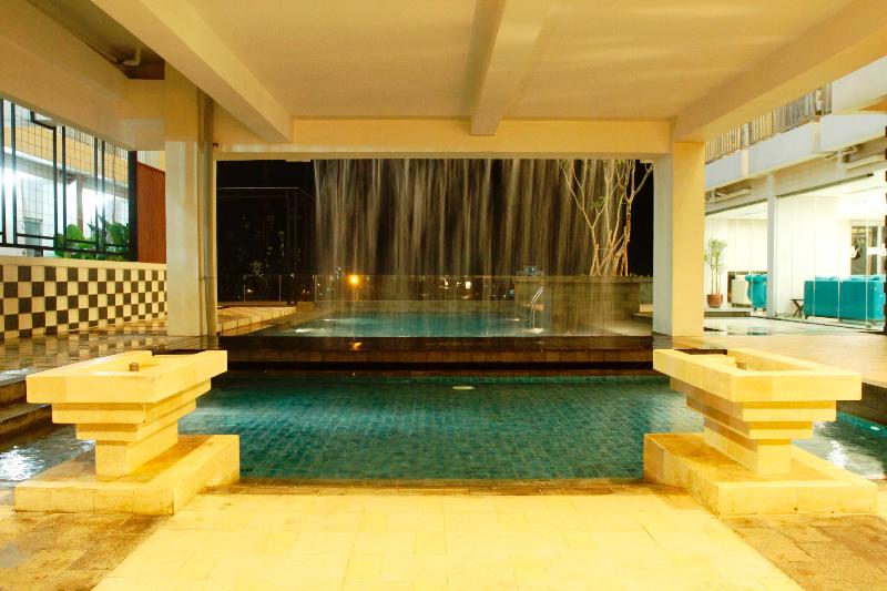 Golden Tulip Essential Tangerang - Havuz