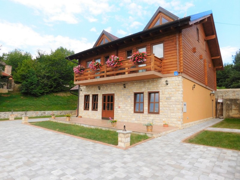 House Sara 2 - Genel
