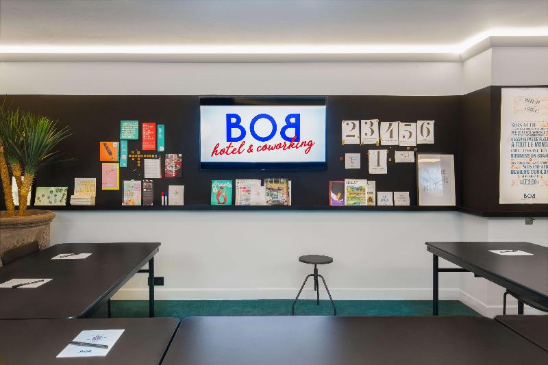 Bob Hotel - Toplantı