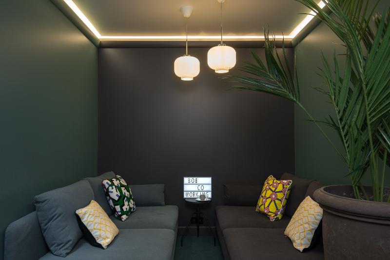 Bob Hotel - Toplantı