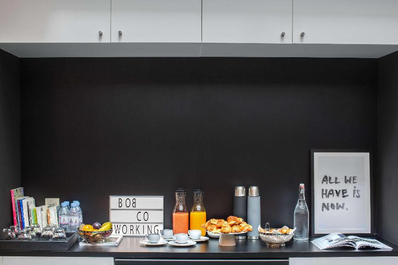 Bob Hotel - Toplantı