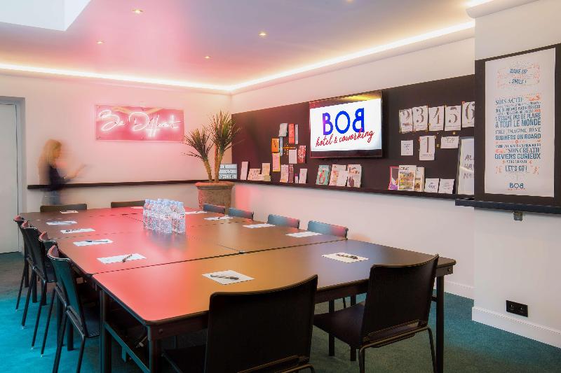 Bob Hotel - Toplantı