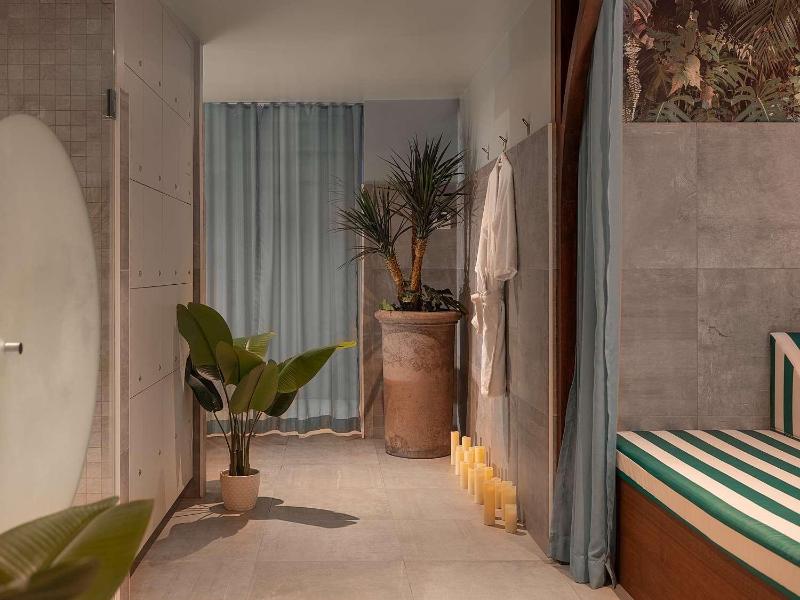 Bob Hotel - Aktivite