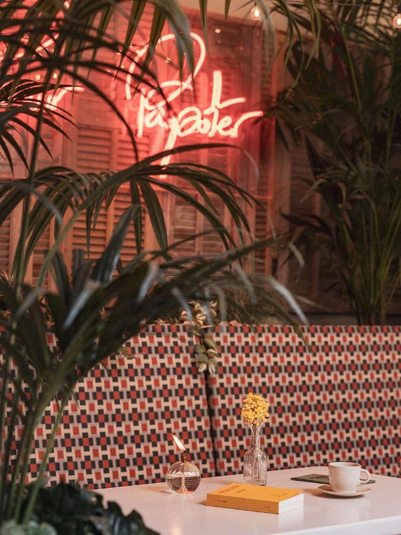 Bob Hotel - Genel