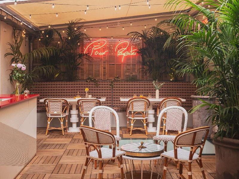 Bob Hotel - Genel