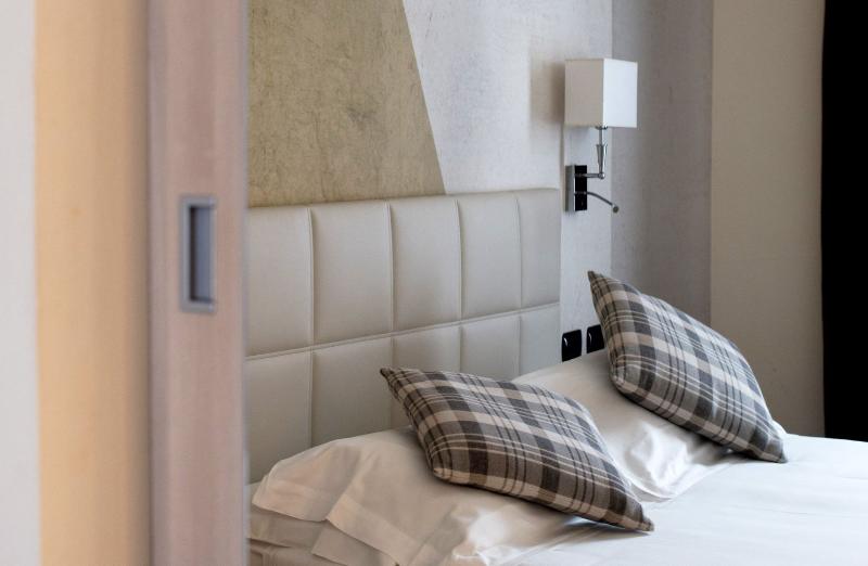 Duomo Hotel & Apartments - Oda