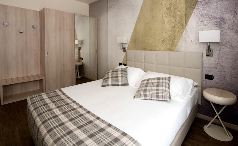 Duomo Hotel & Apartments - Oda