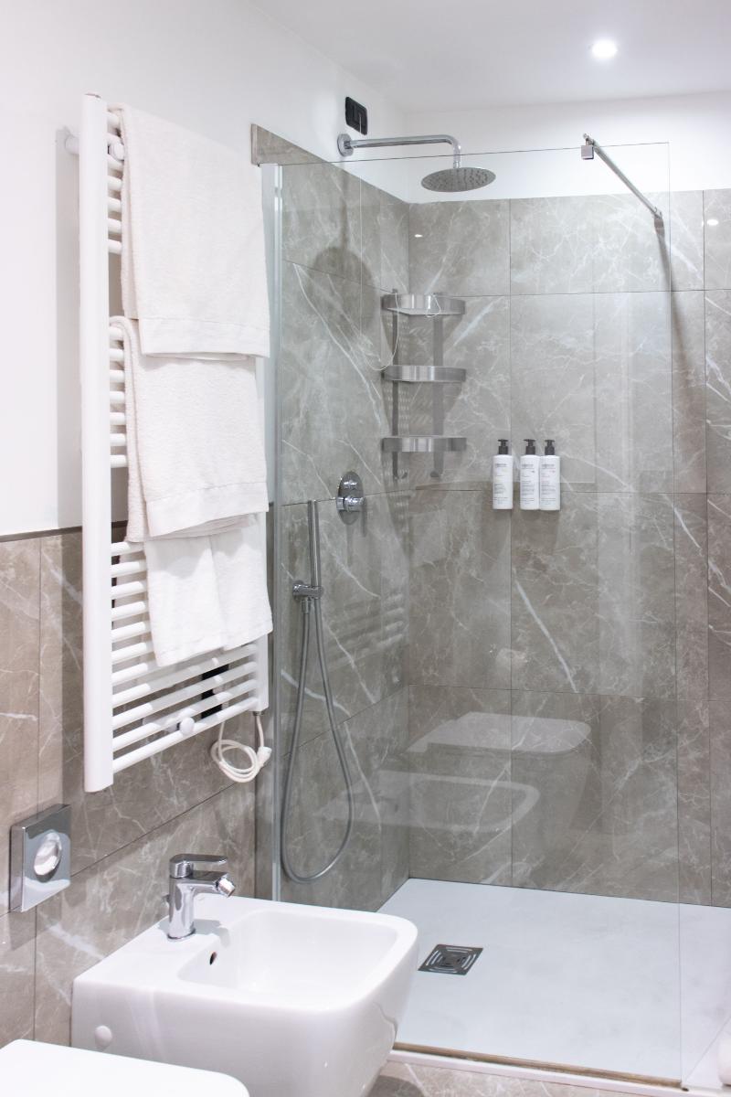 Duomo Hotel & Apartments - Oda