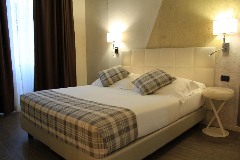 Duomo Hotel & Apartments - Oda