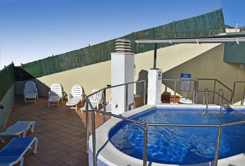 Apartaments Ar Dosjoimi - Havuz