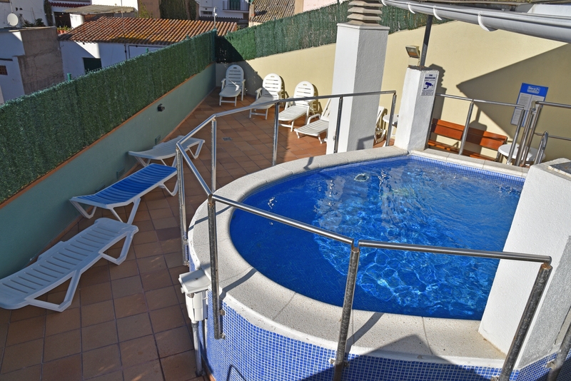 Apartaments Ar Dosjoimi - Havuz