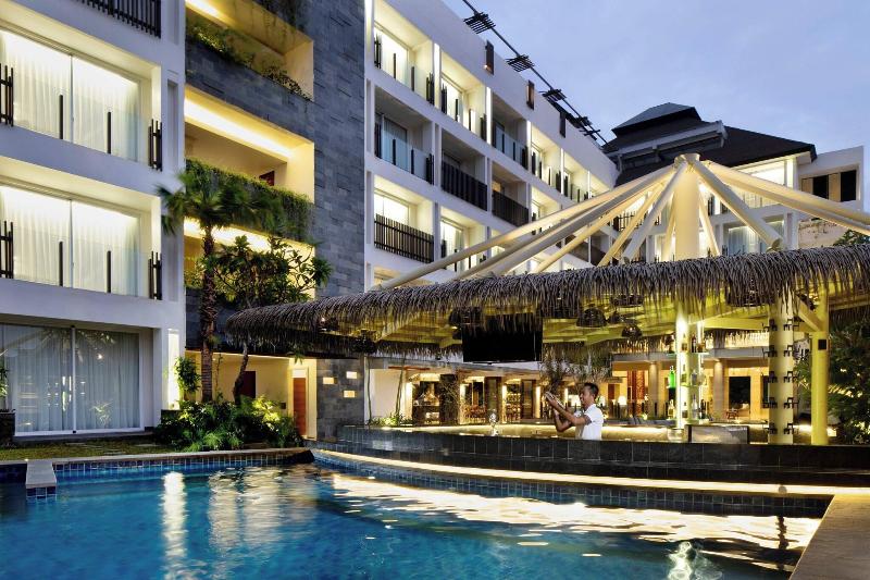 Fairfield by Marriott Bali Legian - Havuz