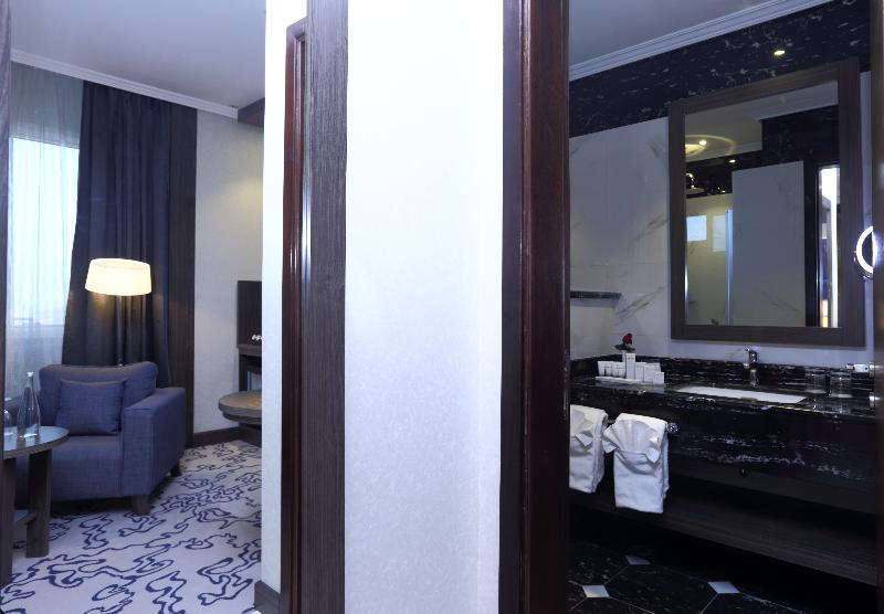 Swiss Flora Royal Hotel Riyadh - Oda