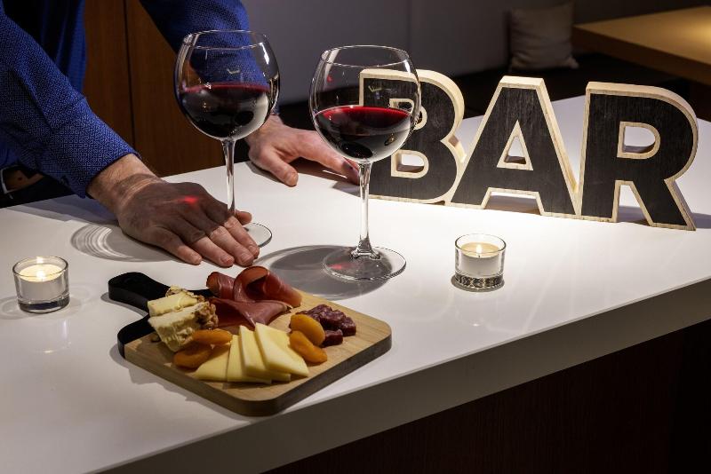 The Passage - Bar