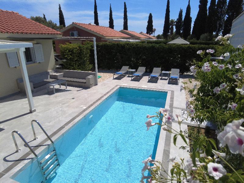 Cypress Garden Villas - Havuz