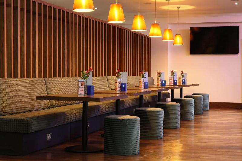 Renaissance London Heathrow - Bar
