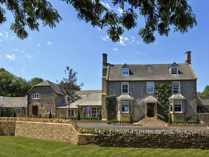 Dormy House - Genel