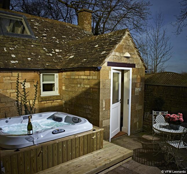 Dormy House - Genel
