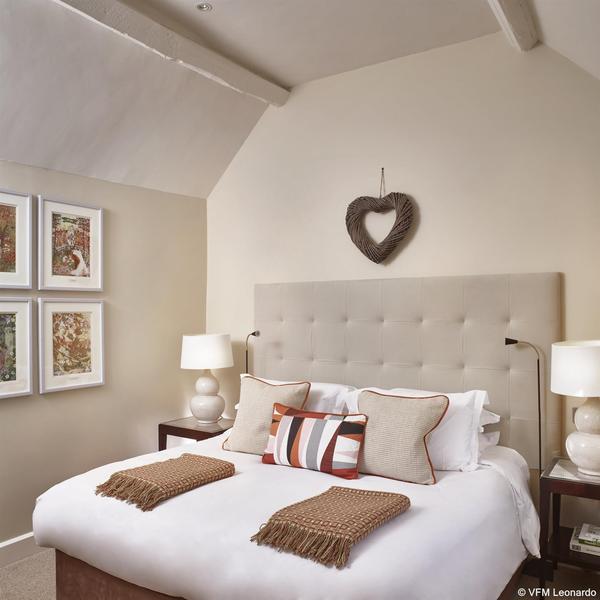 Dormy House - Genel
