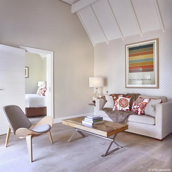 Dormy House - Genel