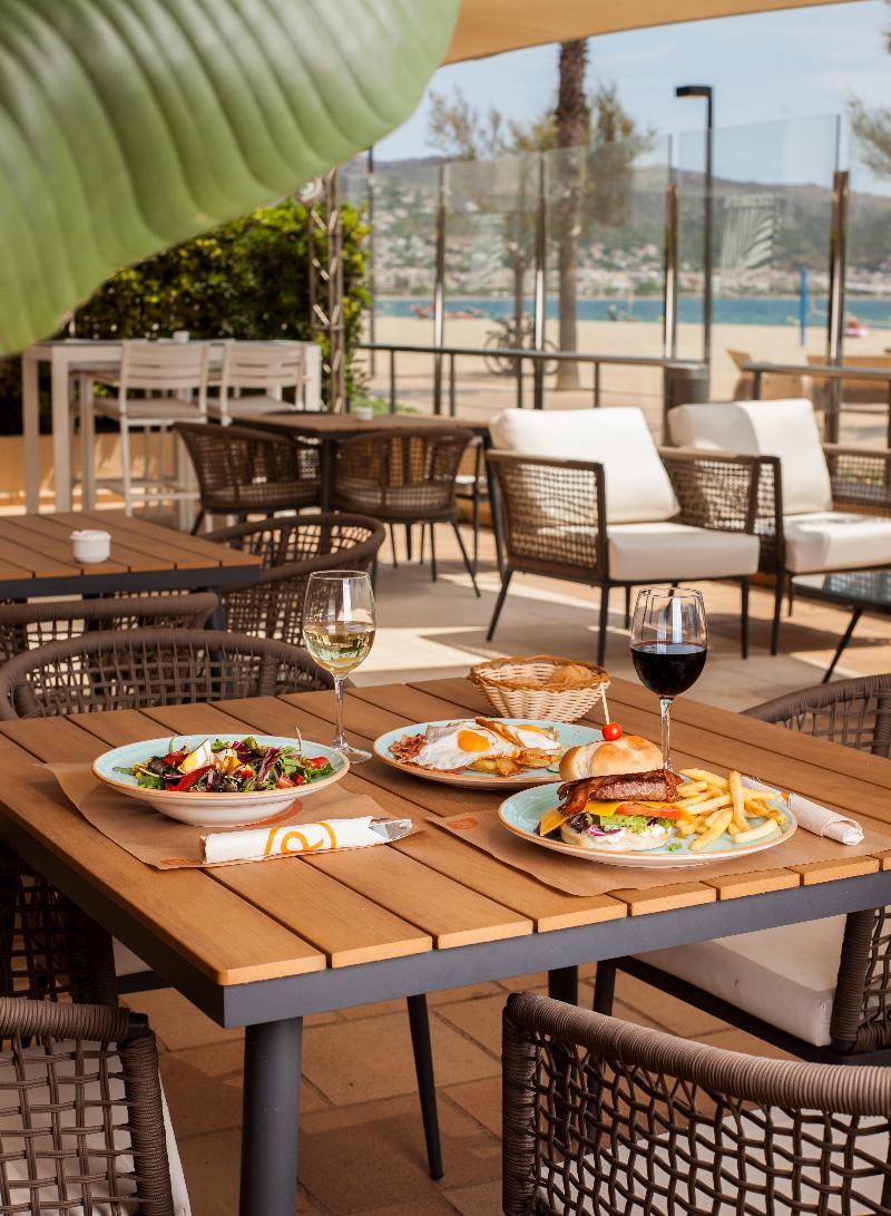 Hotel Monterrey Roses by Pierre & Vacances - Bar