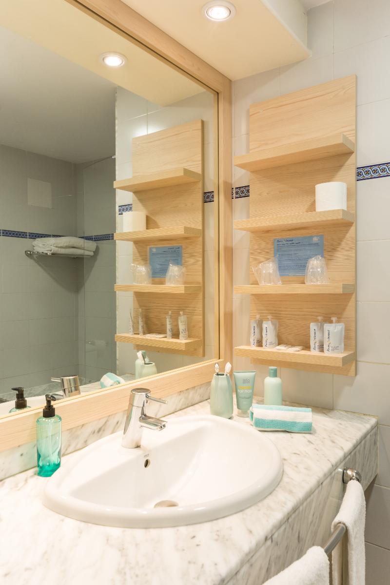 Hotel Monterrey Roses by Pierre & Vacances - Oda