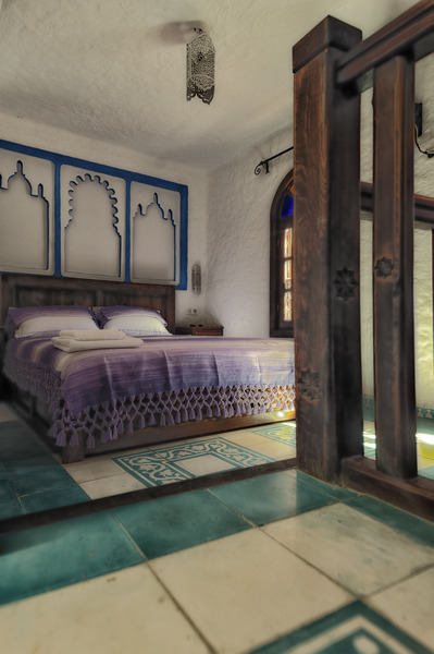 Riad Gharnata - Genel