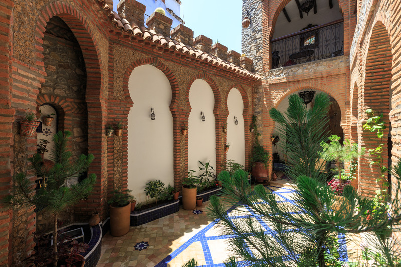 Riad Gharnata - Genel