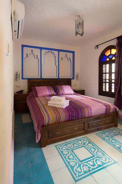 Riad Gharnata - Genel
