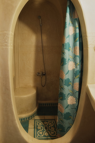 Riad Gharnata - Genel