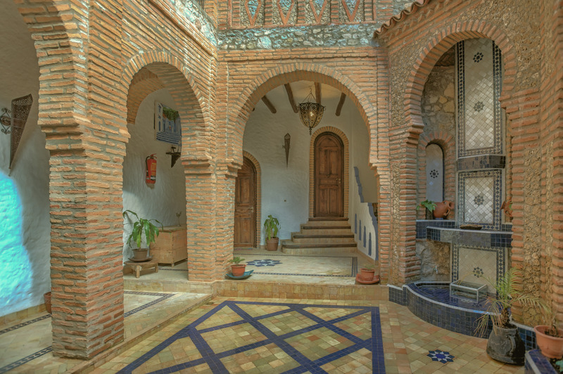 Riad Gharnata - Genel