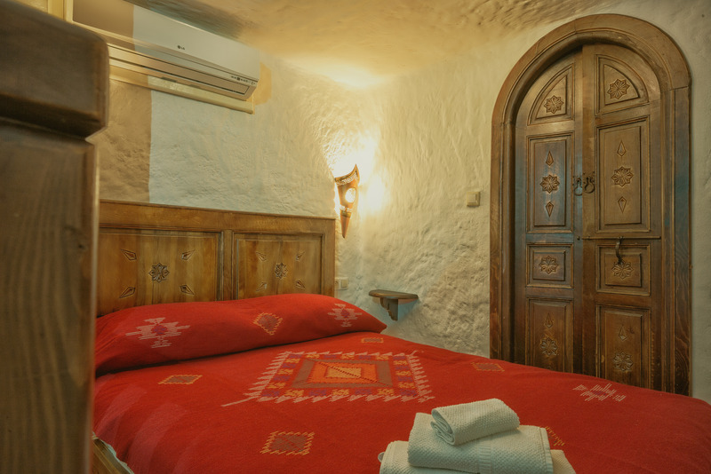 Riad Gharnata - Genel