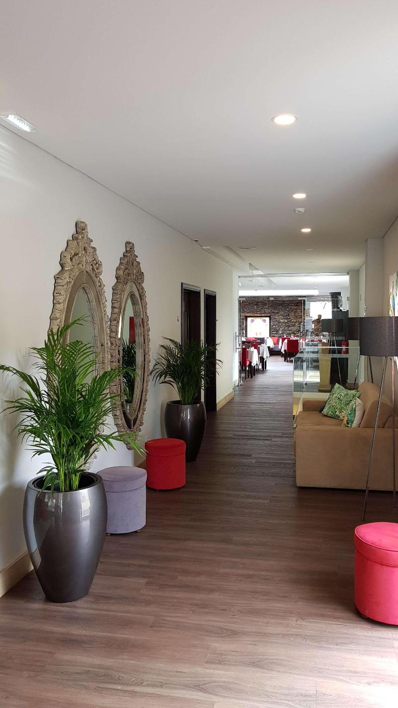 Santa Cruz Village Hotel - Lobi
