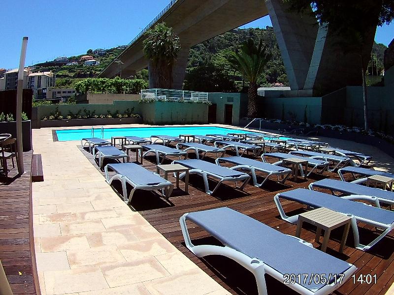 Santa Cruz Village Hotel - Havuz