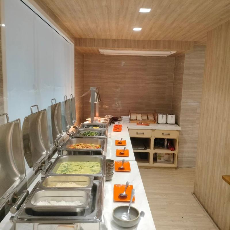 Ramada Tenn Ekamai - Restoran