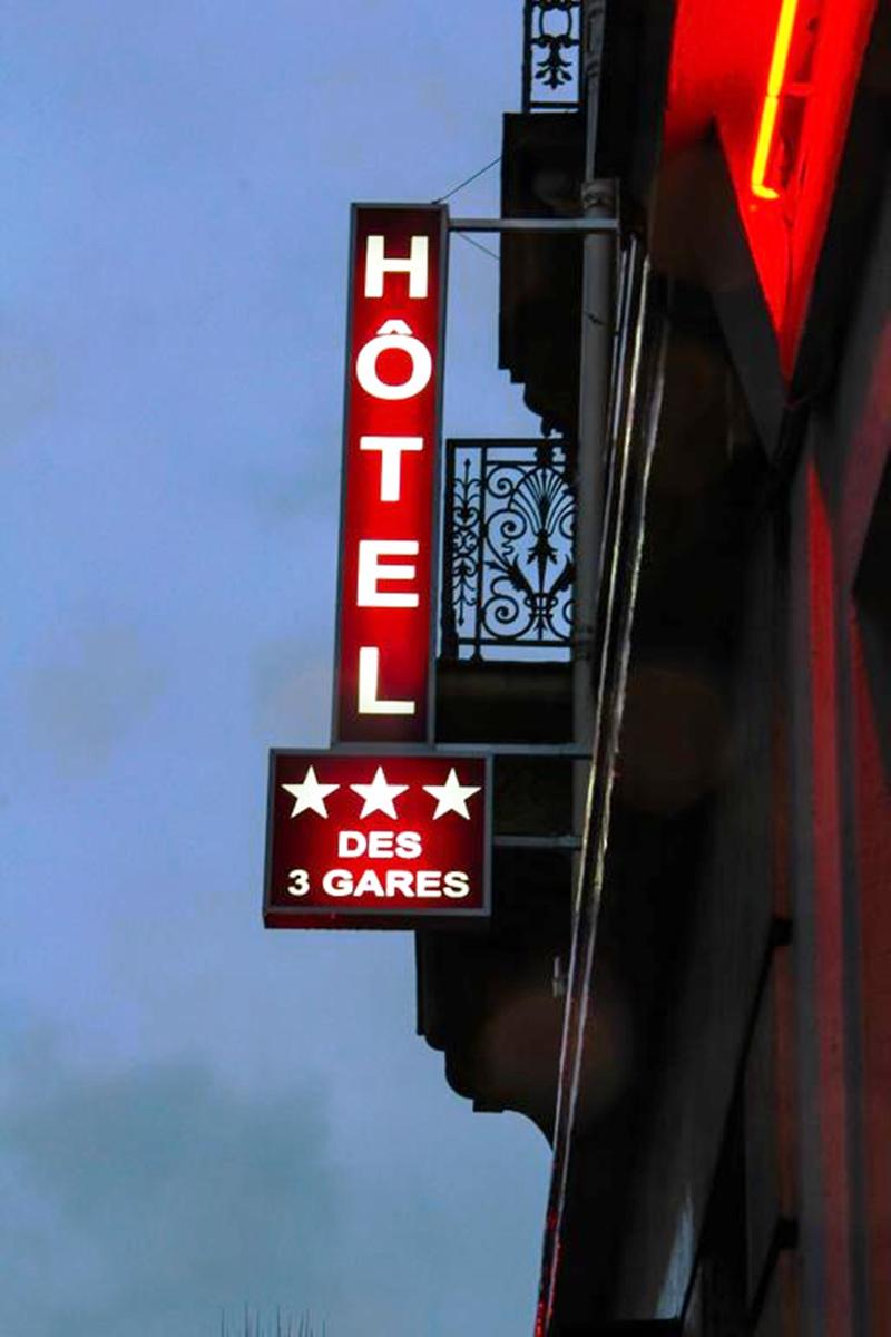 Des Trois Gares - Genel